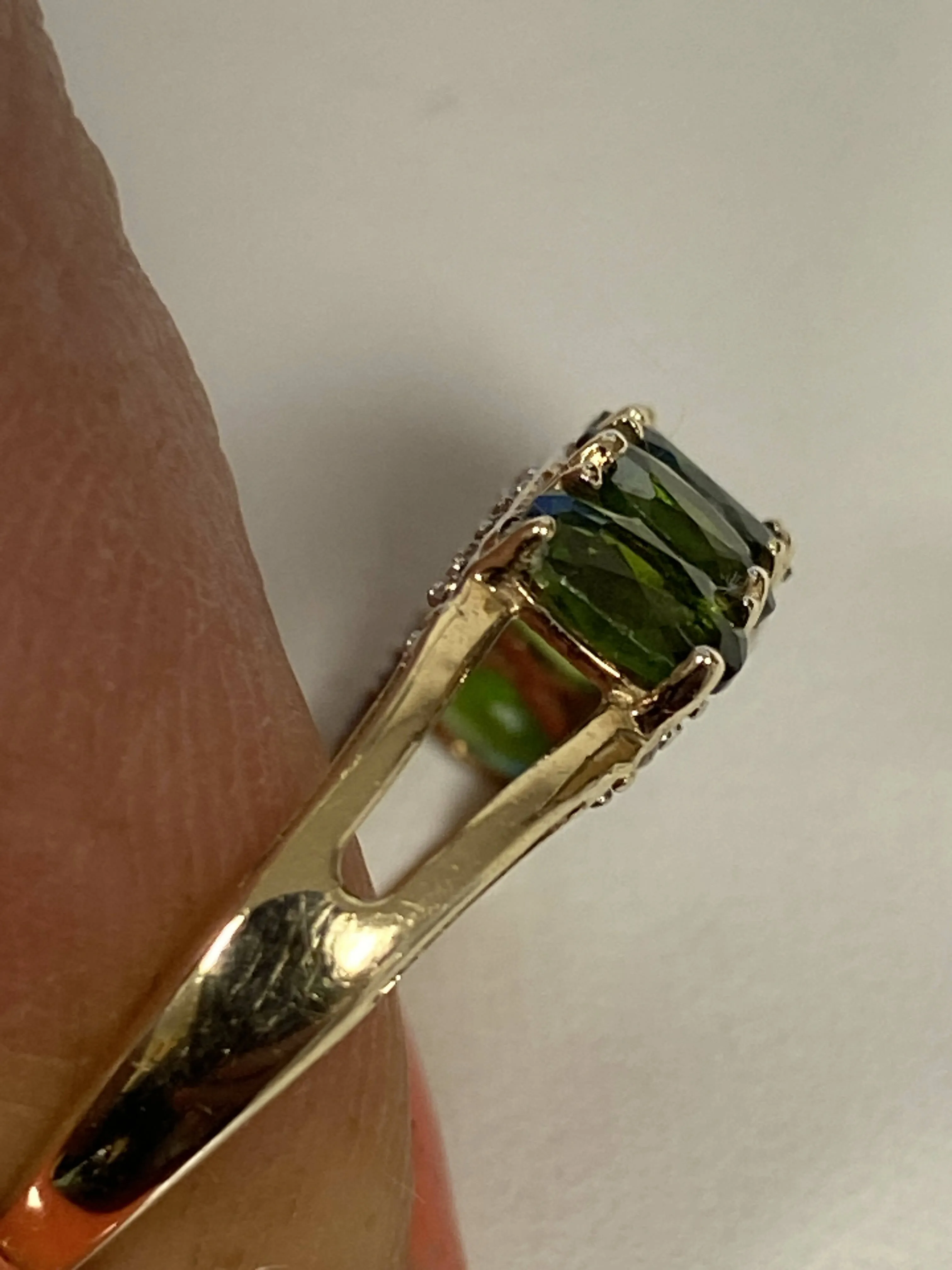 9ct Gold Green Tourmaline and Diamond Ring