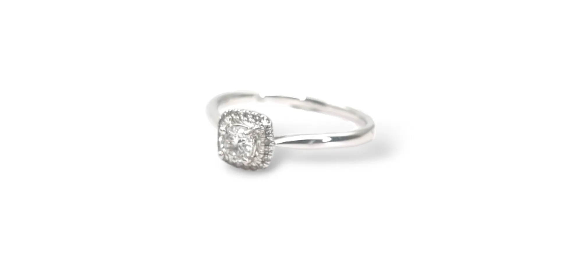 Diamond Ring in 18K White Gold